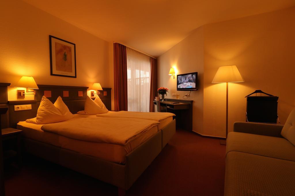 Hotel Zum Loewen Moerfelden-Walldorf Ngoại thất bức ảnh