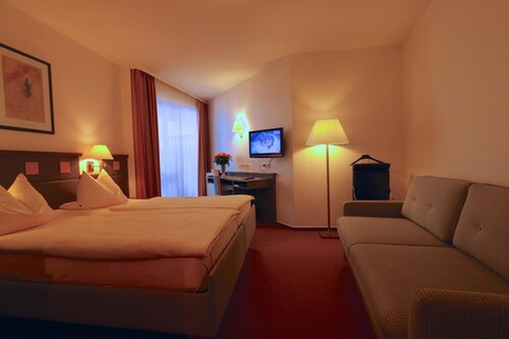 Hotel Zum Loewen Moerfelden-Walldorf Ngoại thất bức ảnh