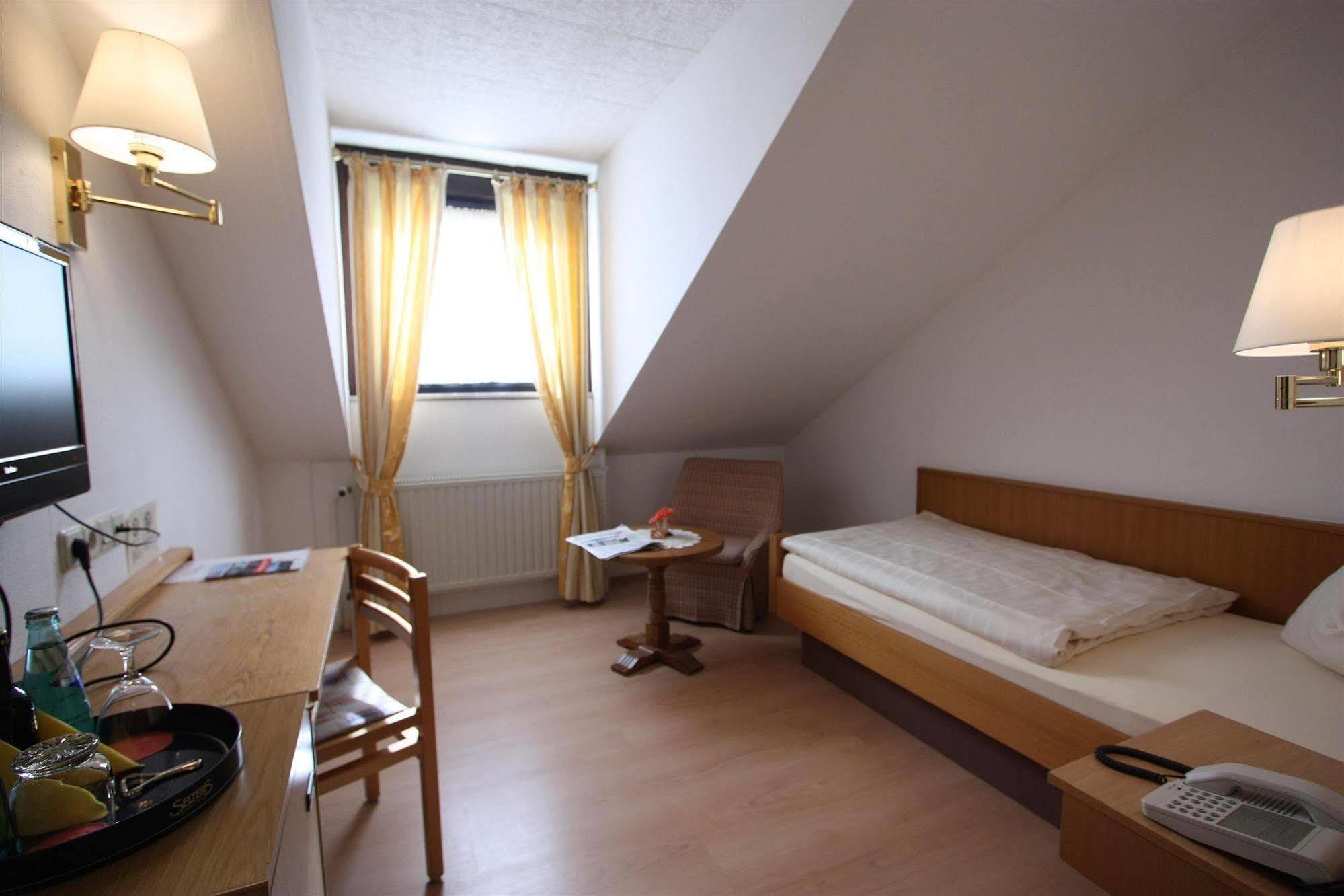 Hotel Zum Loewen Moerfelden-Walldorf Ngoại thất bức ảnh